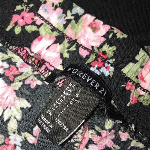 Black shirt with 2 pair of shorts !! - Picture 3 of 3